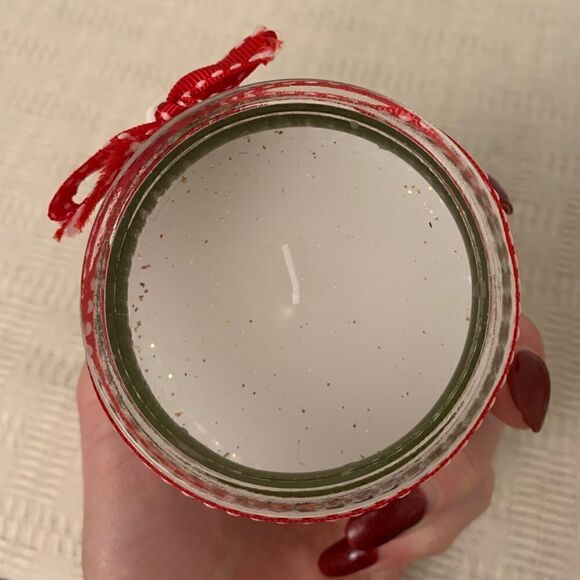 Holiday Mitten Candles   - Picture 7 of 9